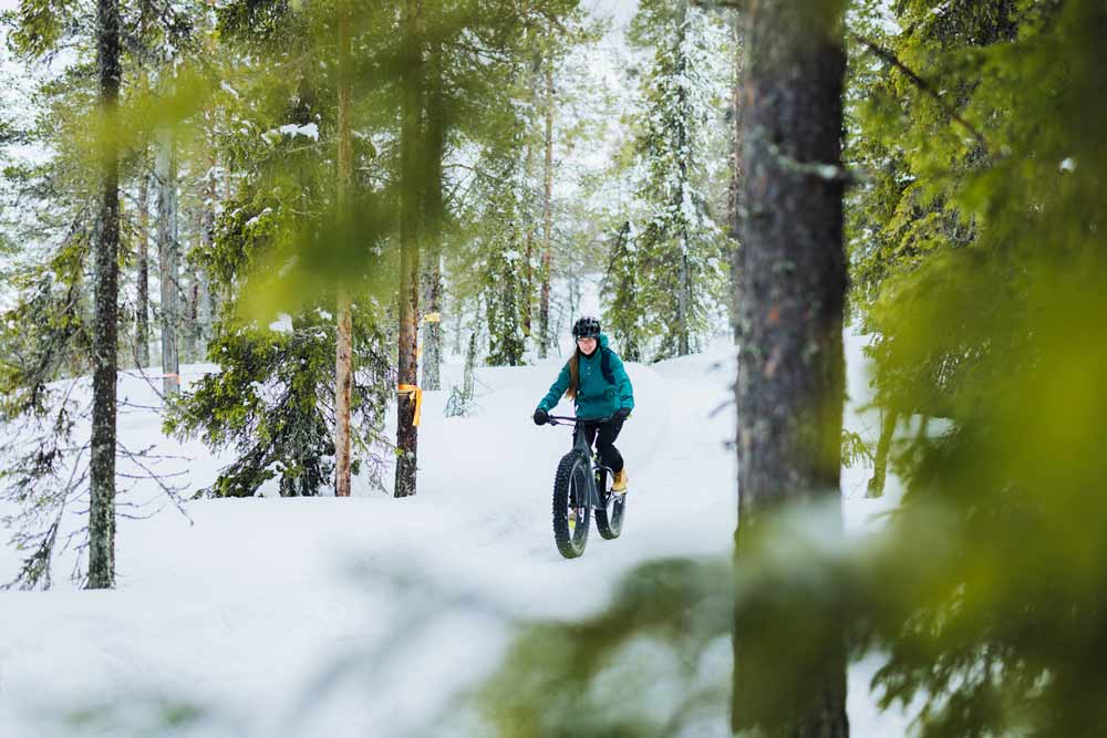 Talvipyöräilyä Levillä.