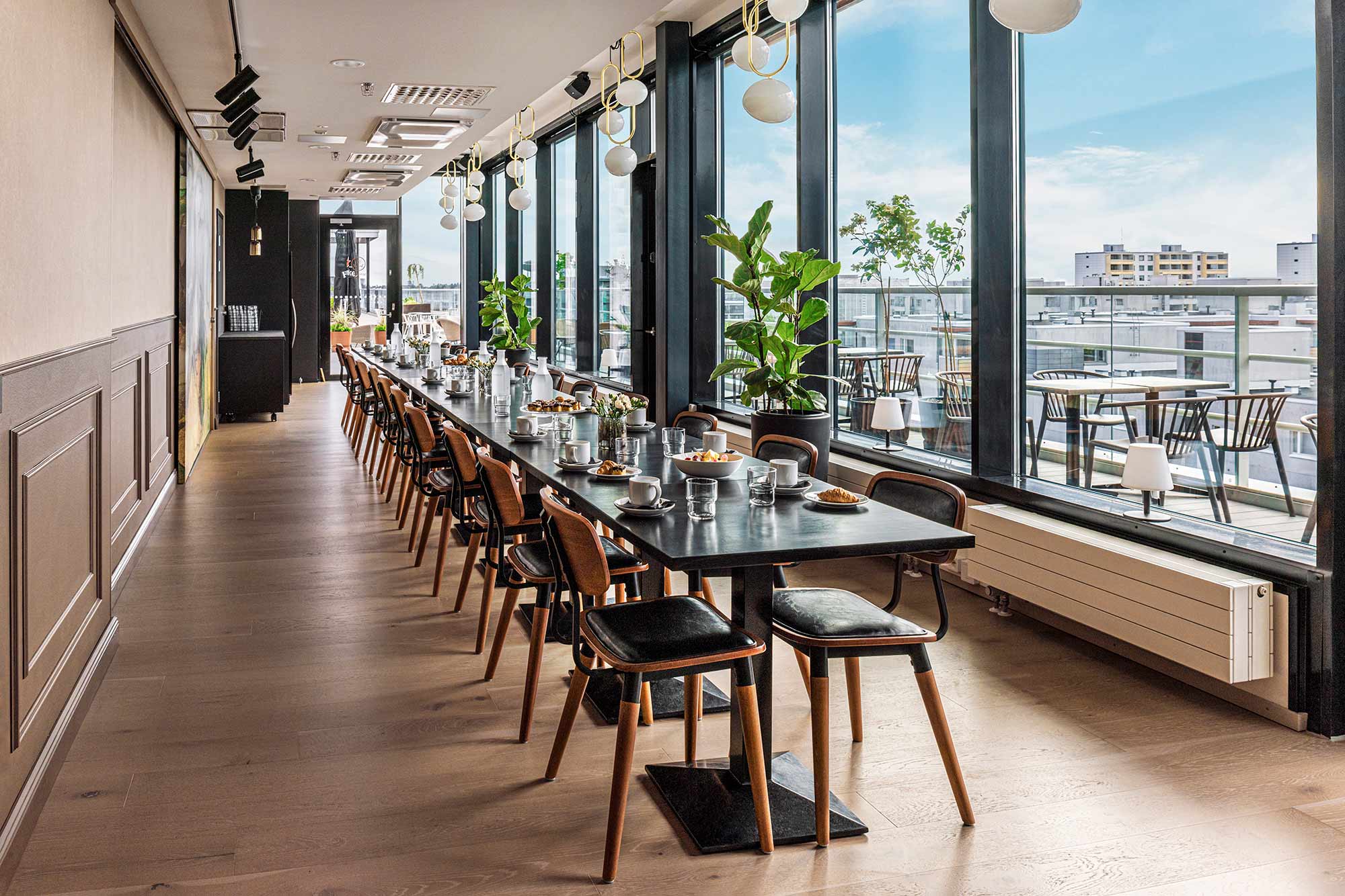 Näkymä Freja Rooftopin vuokrattavasta kokoustilasta Espoon Matinkylässä.