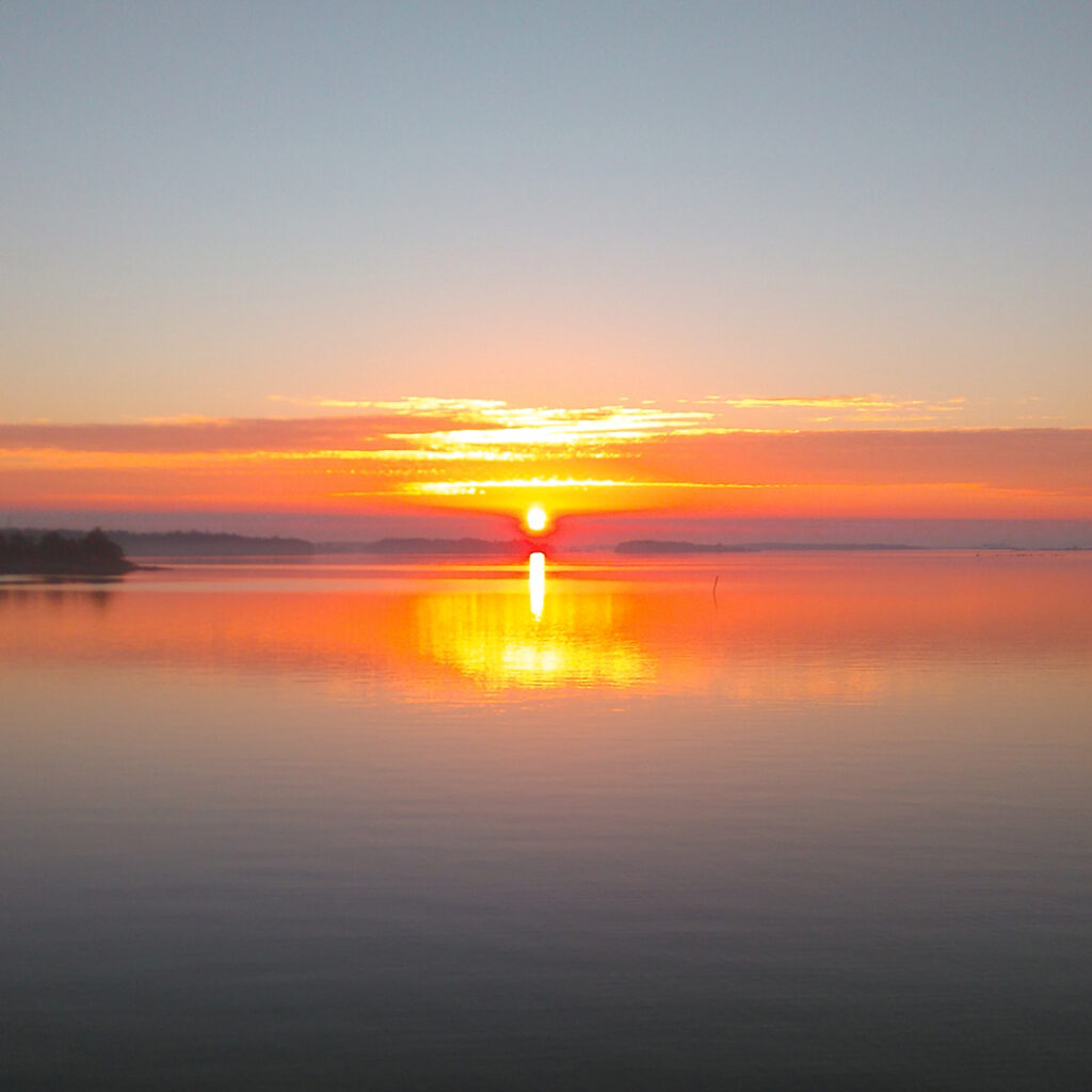 Espoon rantaraitti ja auringonlasku.