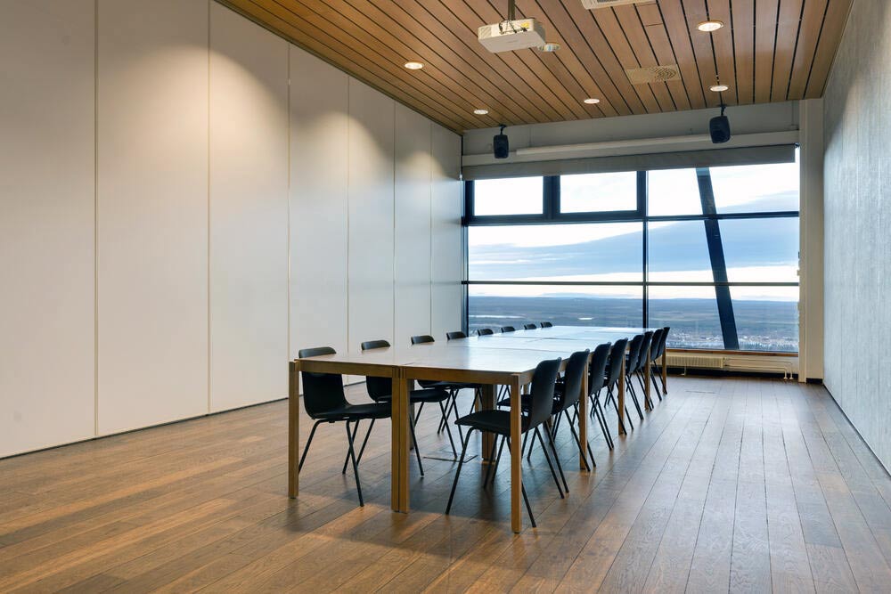 Levi Summitin maisemakokoustila diplomaattipöytämuodossa.