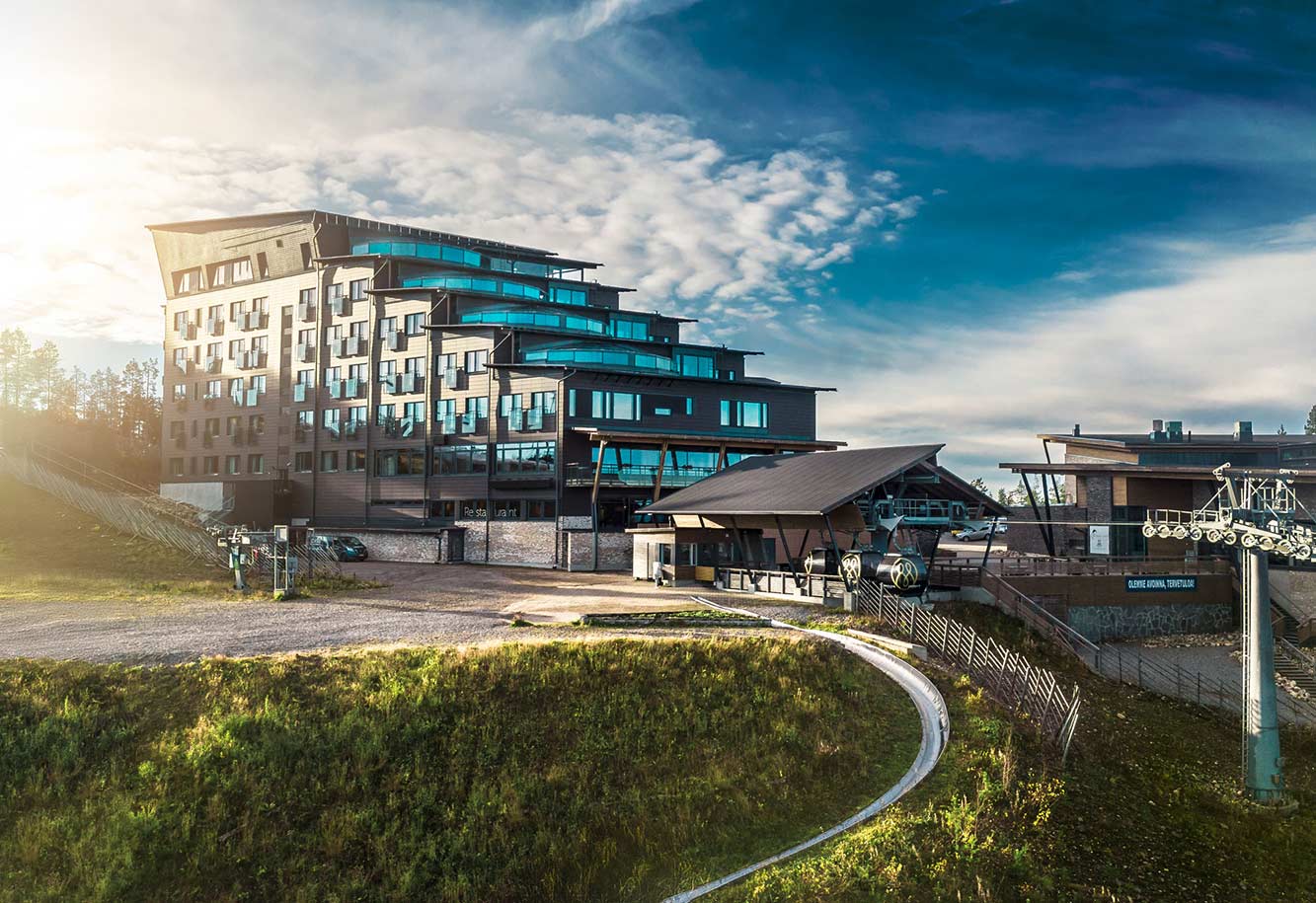 Hotel Levi Panorama ja Levi Summit kesällä.