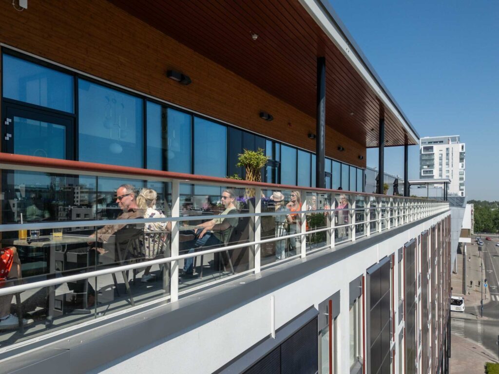 Freja Rooftop -kattoterassi Espoon Matinkylässä.