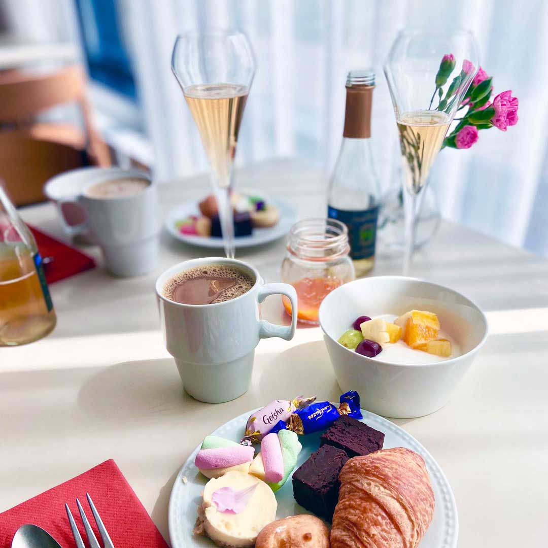 Restaurant Freja’s brunch served to the table.