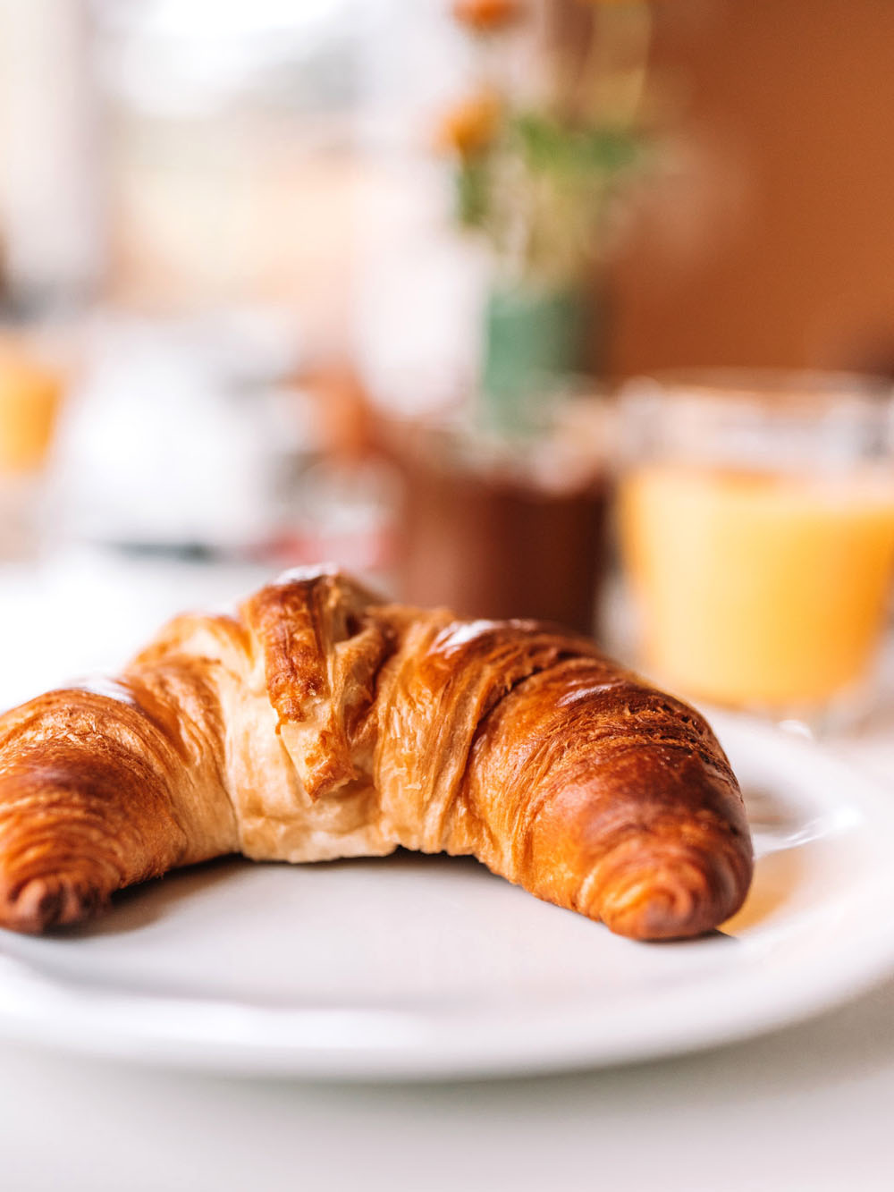 Croissant Ravintola Frejan aamiaisella.
