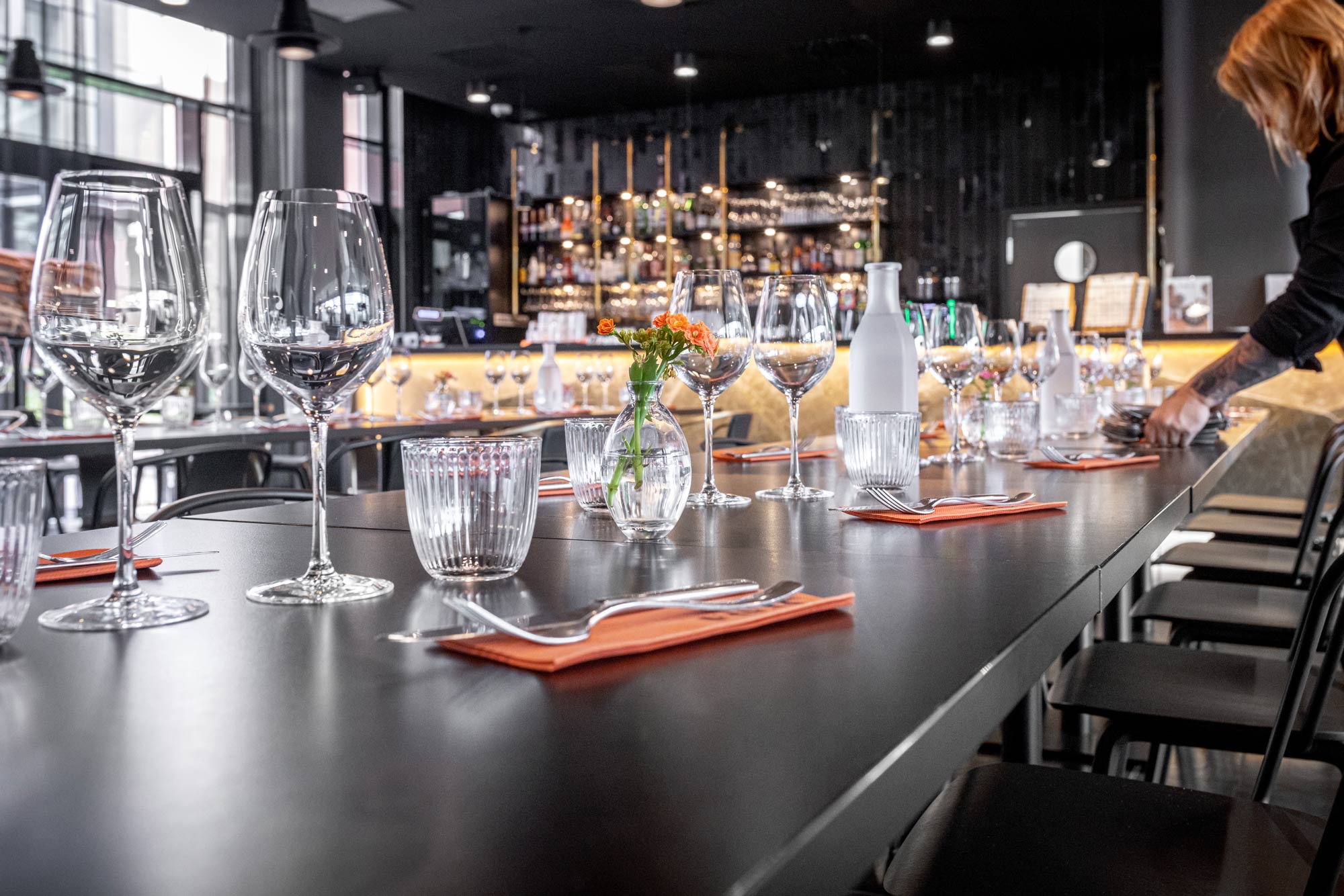 Ravintola Frejan baari katettuna juhlia varten.