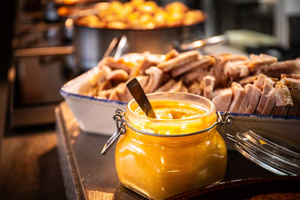 Joulubuffetin kinkku.