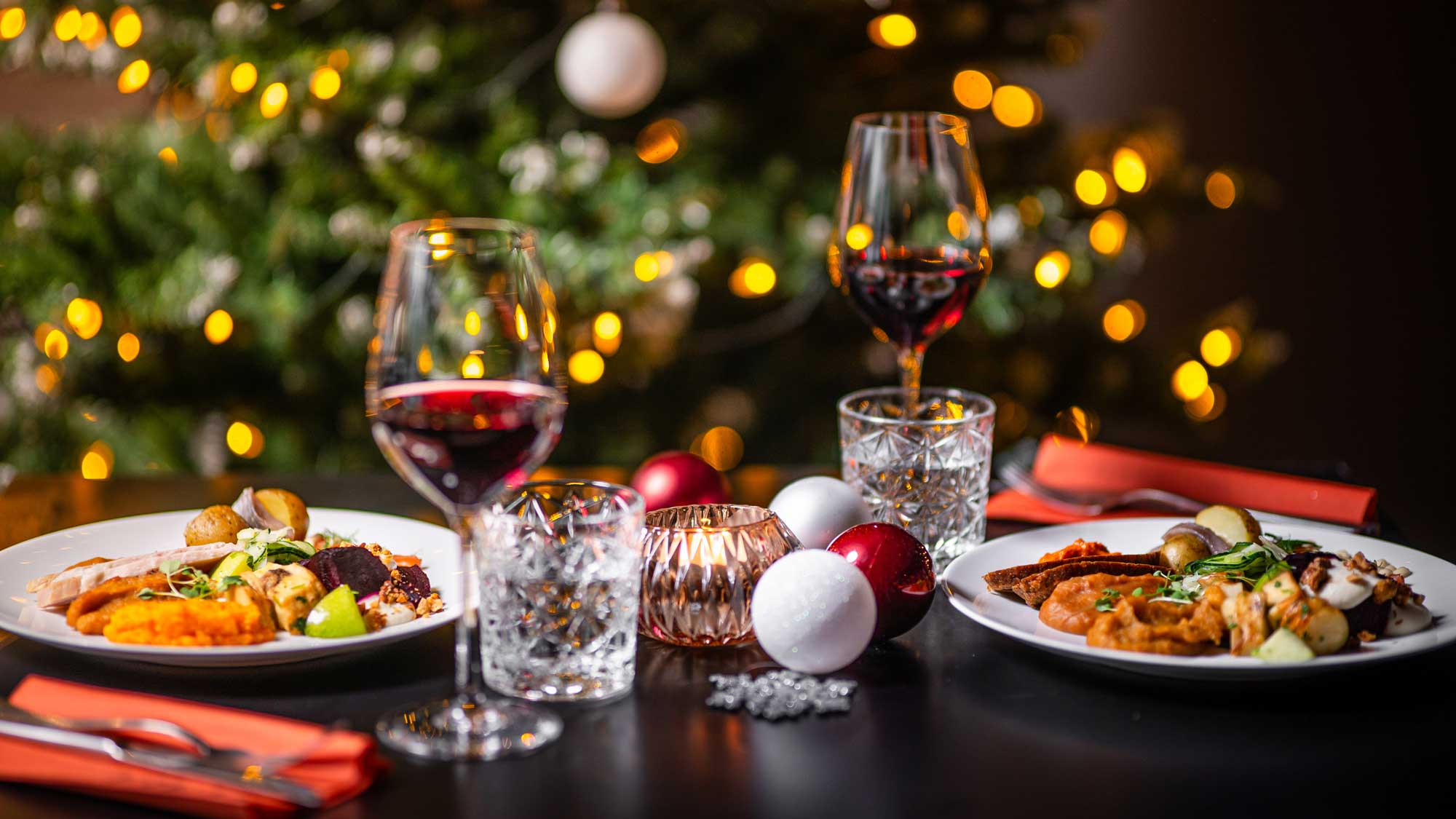 Ravintola Frejan joululounas katettuna pöytään.