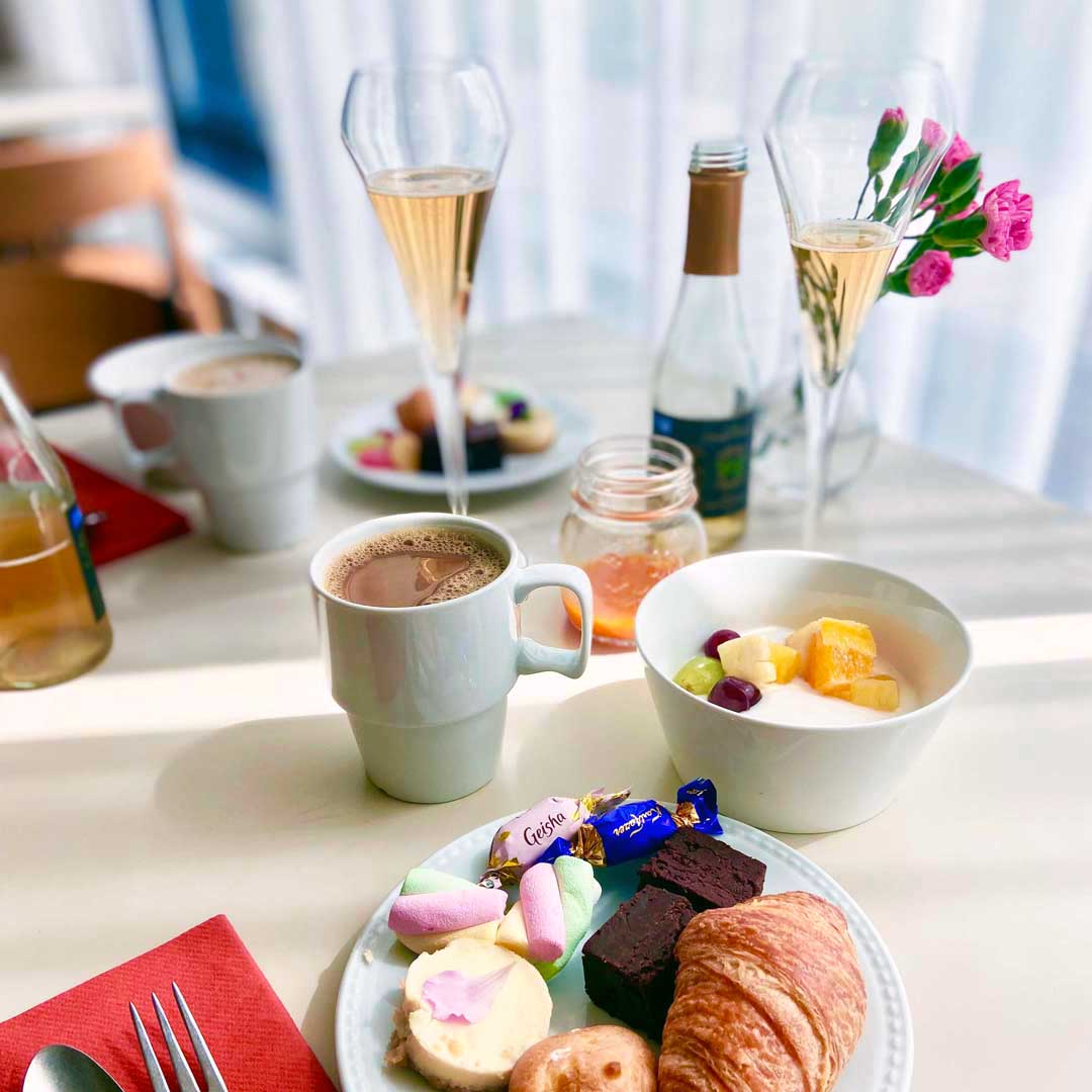 Jälkiruokia Ravintola Frejan brunssilla.