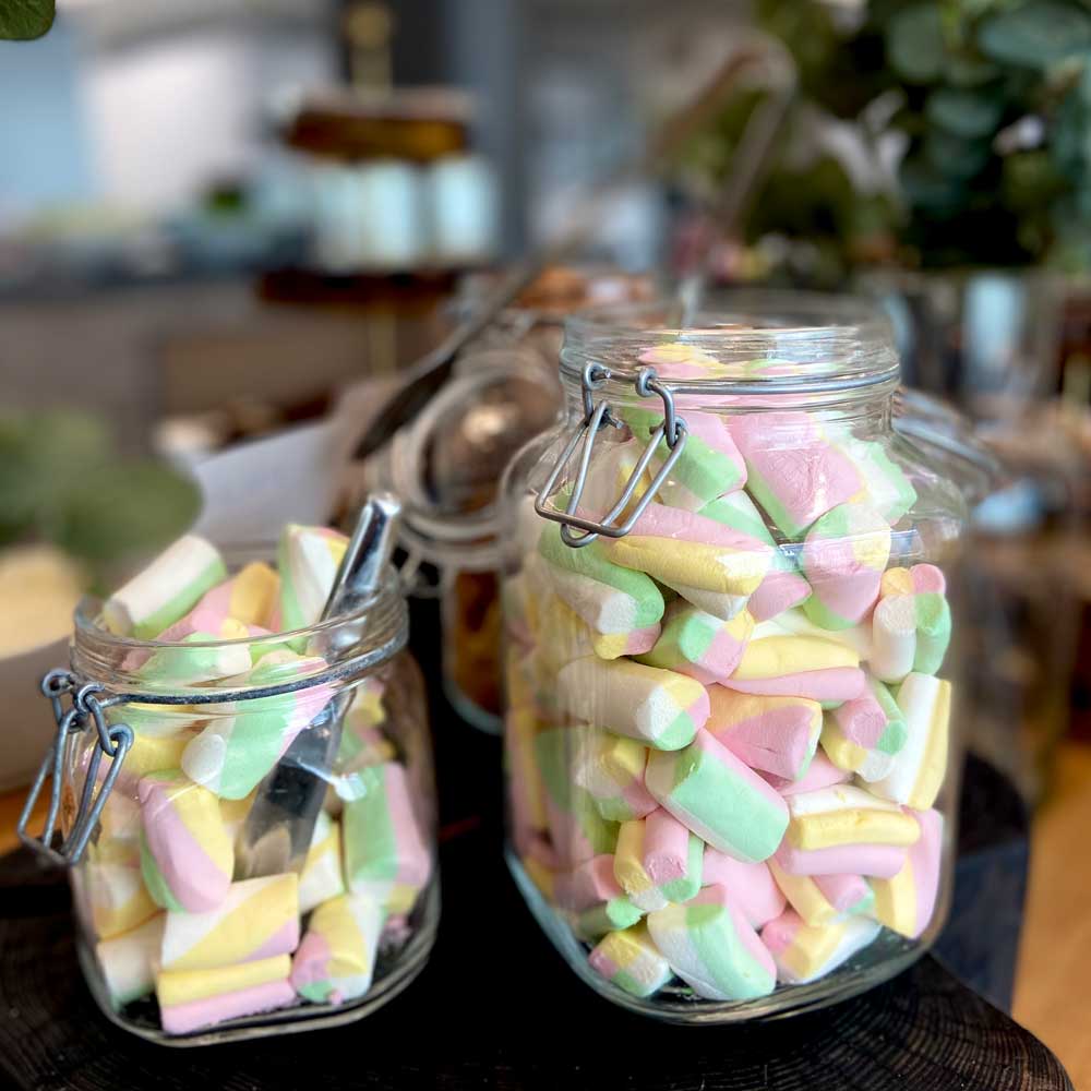 Vaahtokarkit Ravintola Frejan brunssilla.