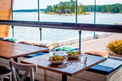Merimaisema ja ruoka-annokset Nokkalan Majakalla Espoossa.