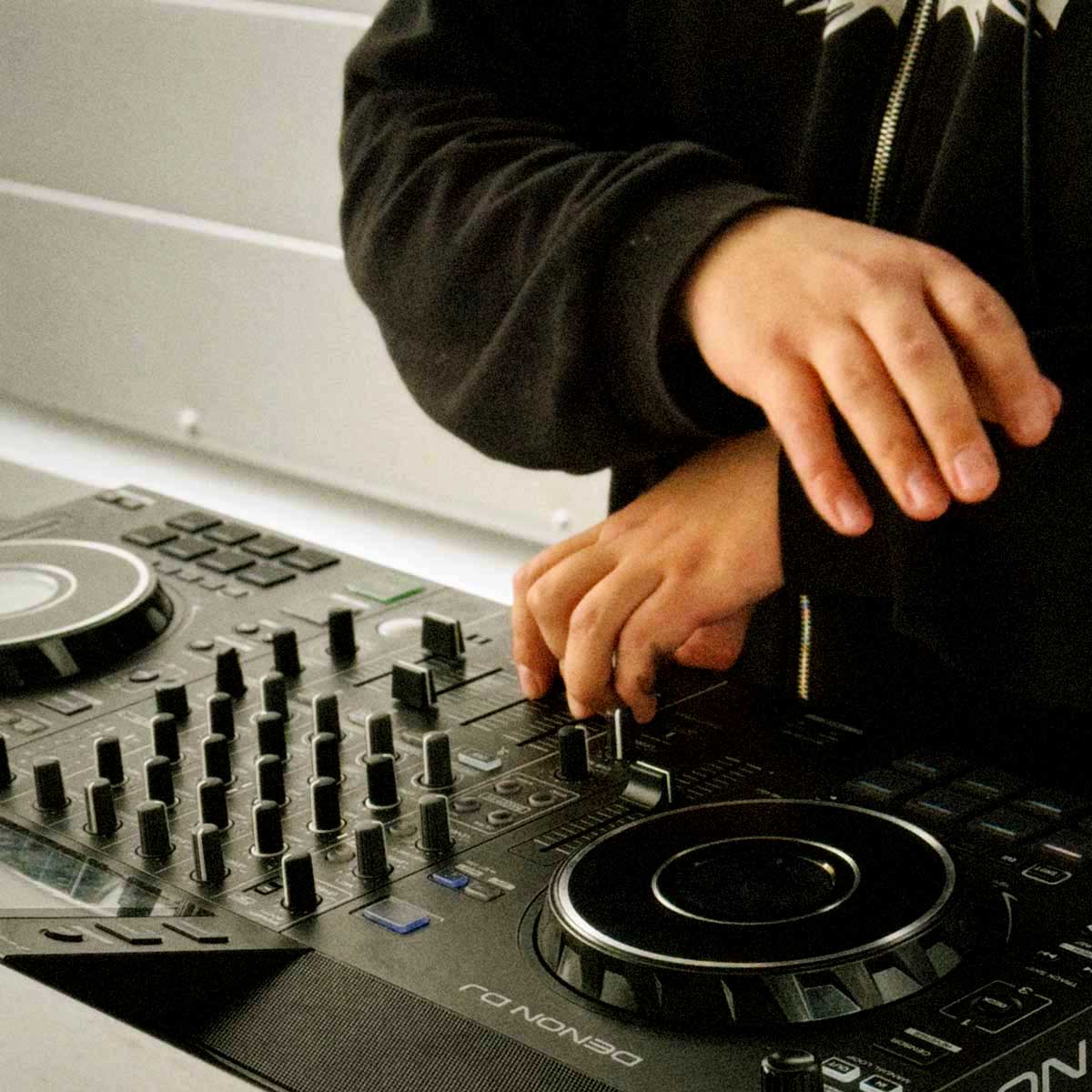 DJ Frej Rooftopilla.